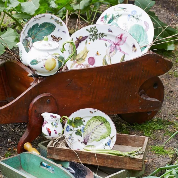 Royal Collection Shop Chelsea Porcelain 4 Cup Teapot* Chelsea Porcelain