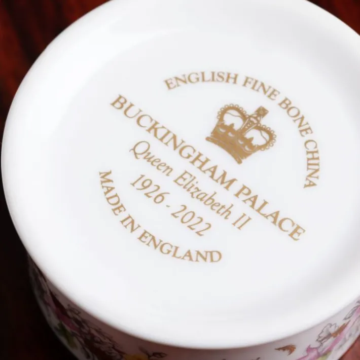 Royal Collection Shop Queen Elizabeth Ii Commemorative Pillbox* Queen Elizabeth Ii Commemorative Range